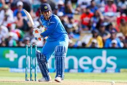 ಅಜರುದ್ದೀನ್ ದಾಖಲೆ ಸರಿದೂಗಿಸಿದ ಧೋನಿ, ದ್ರಾವಿಡ್ ಮೀರಿಸುವತ್ತ ಕಣ್ಣು!