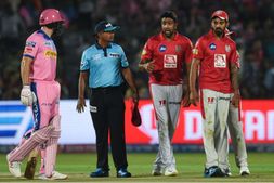 'ಬಟ್ಲರ್ ಮೇಲೆ ಅಶ್ವಿನ್ 'ಮಂಕಡ್' ಪ್ರಯೋಗಿಸಿದ್ದು ಕ್ರೀಡಾಸ್ಫೂರ್ತಿಯೊಳಗಿಲ್ಲ!'