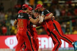 ಬಹುಶಃ ಅನುಷ್ಕಾನೂ ಕೊಹ್ಲೀನ ಈ ಪರಿ ಅಪ್ಪಿರಲಿಕ್ಕಿಲ್ಲ: ಟ್ವಿಟರ್ ತಮಾಷೆ!