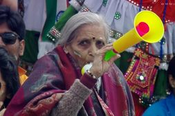 ಜಗತ್ತಿನ ಮನಗೆದ್ದ ಈ ಉತ್ಸಾಹಿ 'ಯುವ' ಅಭಿಮಾನಿ ಯಾರು ಗೊತ್ತೇ?