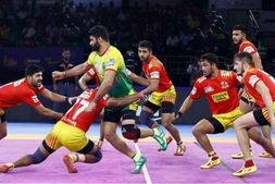 ಪ್ರೊ ಕಬಡ್ಡಿ: ಸತತ 6 ಸೋಲಿನ ಬಳಿಕ ಗೆಲುವಿನ ಹಾದಿಗೆ ಮರಳಿದ ಗುಜರಾತ್