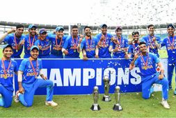 ಬಾಂಗ್ಲಾದೇಶ ಮಣಿಸಿ ಏಳನೇ ಬಾರಿಗೆ 'ಯು-19 ಏಷ್ಯಾ ಕಪ್' ಎತ್ತಿದ ಭಾರತ