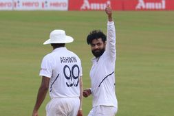 ಅಪರೂಪದ ದಾಖಲೆ ಬರೆದ ಜಡೇಜ ಮರೆತ ಸೆಹ್ವಾಗ್ ಗೆ ಟ್ವೀಟ್ ಟಾಂಗ್!