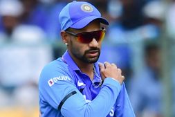 ಭಾರತ vs ಆಸ್ಟ್ರೇಲಿಯಾ: ಮತ್ತೆ ಗಾಯಗೊಂಡ ಶಿಖರ್ ಧವನ್