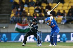 ನ್ಯೂಜಿಲೆಂಡ್‌ಗೆ ಮತ್ತೆ ಕಾಡಿದ ಸೂಪರ್ ಓವರ್ ಗುಮ್ಮ: ಭಾರತಕ್ಕೆ ಜಯ
