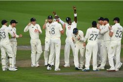 ಇಂಗ್ಲೆಂಡ್vs ಪಾಕ್ ಟೆಸ್ಟ್ ಹೈಲೈಟ್ಸ್: ಕುತೂಹಕಾರಿ ಘಟ್ಟದಲ್ಲಿ ಮೊದಲ ಪಂದ್ಯ