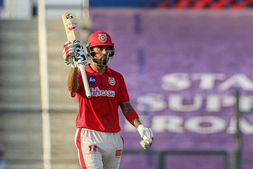 'ಕೆಎಲ್ ರಾಹುಲ್ ಆರೆಂಜ್‌ ಕ್ಯಾಪ್‌ಗಾಗಿ ಆಡ್ತಿದ್ದಾರೆ': ಟ್ವೀಟ್‌ಗಳಲ್ಲಿ ಸಿಟ್ಟು!