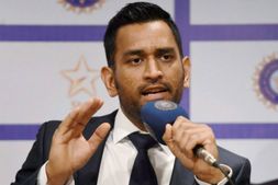 ಕ್ರೀಡಾ ಜಗತ್ತಿನಲ್ಲಿ ಧೋನಿ ಅತ್ಯಂತ ಗೌರವಾನ್ವಿತ ಸೆಲೆಬ್ರಿಟಿ: ಸಮೀಕ್ಷೆ