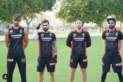ಕೊಹ್ಲಿ ಫೋಟೋ ವೈರಲ್: ಎಬಿಡಿ ಹೋಮ್‌ವರ್ಕ್ ಮುಗಿಸಿರುವ ಮಗು ಎಂದ ವಿರಾಟ್