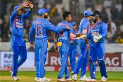 ಬ್ಯಾಟಿಂಗ್ ಮಾಡಿದ ಚಾಹಲ್ ಕಾಲೆಳೆದ ಡೇಲ್ ಸ್ಟೇನ್: ವಿಡಿಯೋ