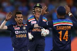 ಭಾರತ vs ಆಸ್ಟ್ರೇಲಿಯಾ, ಟಿ20: ಚಾಹಲ್ ಮ್ಯಾಜಿಕ್‌ಗೆ ಶರಣಾದ ಆಸೀಸ್