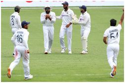 ಭಾರತ vs ಆಸ್ಟ್ರೇಲಿಯಾ: ಫೀಲ್ಡಿಂಗ್‌ನಲ್ಲಿ ವಿಶೇಷ ಸಾಧನೆ ಮಾಡಿದ ರೋಹಿತ್ ಶರ್ಮಾ