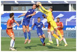 ಐಎಸ್‌ಎಲ್: ಪ್ಲೇ ಆಫ್ ಸ್ಪರ್ಧೆಯಿಂದ ಬೆಂಗಳೂರು ಔಟ್, ಗೋವಾ ಇನ್