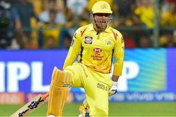 ಅಭ್ಯಾಸದ ವೇಳೆ ಸಿಕ್ಸರ್‌ಗಳ ಸುರಿಮಳೆಗರೆದ ಎಂಎಸ್ ಧೋನಿ: ವಿಡಿಯೋ