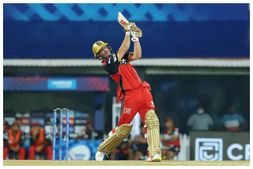 ಐಪಿಎಲ್ 2021: ಎಬಿಡಿ, ಮ್ಯಾಕ್ಸ್‌ವೆಲ್ ಭರ್ಜರಿ ಆಟ, ಕೆಕೆಆರ್‌ಗೆ 205 ರನ್‌ಗುರಿ