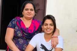 ಪ್ರಿಯಾ ತಾಯಿ ಕೋವಿಡ್-19ಗೆ ಬಲಿ, ಆಟಗಾರ್ತಿಯರಿಂದ ಸಂತಾಪ