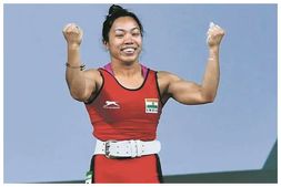Mirabai Chanu: ಟೋಕಿಯೋ ಒಲಂಪಿಕ್ಸ್: ಭಾರತಕ್ಕೆ ಮೊದಲ ಪದಕ, ಬೆಳ್ಳಿ ಗೆದ್ದ ಮೀರಾಬಾಯಿ ಚಾನು