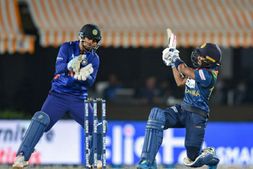 ಭಾರತ vs ಶ್ರೀಲಂಕಾ: ಹರ್ಷಲ್ ಪಟೇಲ್ ಮೇಲೆ ಶನಕ ಅಬ್ಬರ; ಟೀಮ್ ಇಂಡಿಯಾಗೆ ಪೈಪೋಟಿಯುತ ಗುರಿ