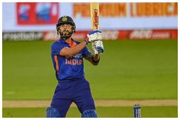 ವಿರಾಟ್ ಕೊಹ್ಲಿ ದಾಖಲೆ: ತವರಿನಲ್ಲಿ ವೇಗವಾಗಿ 5000 ODI ರನ್‌ ಕಲೆಹಾಕಿದ ಪ್ಲೇಯರ್