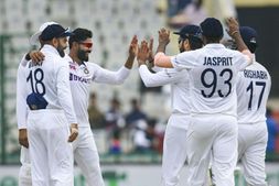 ಭಾರತ vs ಶ್ರೀಲಂಕಾ: ಬ್ಯಾಟಿಂಗ್‌, ಬೌಲಿಂಗ್‌ ಎರಡರಲ್ಲೂ ಮಿಂಚಿ ಇನ್ನಿಂಗ್ಸ್ ಗೆಲುವು ದಾಖಲಿಸಿದ ಭಾರತ