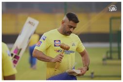 IPLಗೂ ಮುನ್ನ ಧೋನಿ ಸಮರಾಭ್ಯಾಸ: ಸೂರತ್‌ನಲ್ಲಿ ಸೂಪರ್ ಫಿಟ್ ಆಗುತ್ತಿರುವ 'ತಲ'