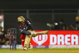 Dinesh Karthik Helmet : ಆರ್‌ಸಿಬಿ ಪಾಲಿನ ಹೊಸ ಆಪದ್ಬಾಂಧವ ಡಿಕೆ ಹೆಲ್ಮೆಟ್ ಮೇಲೆ ಎಲ್ಲರ ಕಣ್ಣು!
