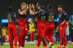 IPL 2022: ಮುಂಬರುವ ಆವೃತ್ತಿಗೂ ಮುನ್ನ ಆರ್‌ಸಿಬಿ ತನ್ನ ತಂಡದಿಂದ ಹೊರಹಾಕಬಹುದಾದ 3 ಆಟಗಾರರಿವರು!