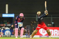 IPL ನೀತಿ ಸಂಹಿತೆ ಉಲ್ಲಂಘಿಸಿದ್ದಕ್ಕೆ ದಿನೇಶ್ ಕಾರ್ತಿಕ್‌ಗೆ ಛೀಮಾರಿ; RR ವಿರುದ್ಧದ ಪಂದ್ಯಕ್ಕೆ ಲಭ್ಯವೇ?