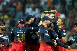 IPL 2022ರ ಪ್ಲೇಆಫ್ ಅರ್ಹತೆ ಸನ್ನಿವೇಶ ಹೇಗಿದೆ?; DC ವಿರುದ್ಧ MI ಗೆಲ್ಲಲು RCB ಅಭಿಮಾನಿಗಳ ಪ್ರಾರ್ಥನೆ