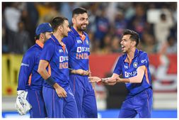 Ind vs WI: ಗಾಯದ ಕಾರಣ ಟೀಮ್ ಇಂಡಿಯಾದ ಈ ಬೌಲರ್ 3ನೇ ಪಂದ್ಯಕ್ಕೆ ಅಲಭ್ಯ!