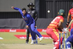 IND vs ZIM 1st ODI: 9ನೇ ವಿಕೆಟ್‌ಗೆ 70 ರನ್ ಜತೆಯಾಟ; ಭಾರತಕ್ಕೆ ಸಾಮಾನ್ಯ ಗುರಿ ನೀಡಿದ ಜಿಂಬಾಬ್ವೆ