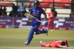 IND vs ZIM 3rd ODI: ಶುಬ್‌ಮನ್ ಗಿಲ್ ಚೊಚ್ಚಲ ಶತಕ; ಜಿಂಬಾಬ್ವೆಗೆ ಕಠಿಣ ಗುರಿ ನೀಡಿದ ಭಾರತ
