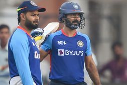 Asia Cup 2022: ಆಡುವ 11ರ ಬಳಗದಲ್ಲಿ ಕಾರ್ತಿಕ್, ಪಂತ್ ನಡುವೆ ಯಾರು ಆಯ್ಕೆ?
