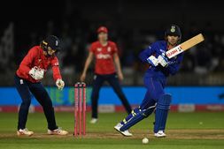 Ind vs Eng 1st ODI: ಮಂದಾನ, ಕೌರ್ ಭರ್ಜರಿ ಬ್ಯಾಟಿಂಗ್, 7 ವಿಕೆಟ್‌ಗಳ ಜಯ ಸಾಧಿಸಿದ ಭಾರತ ವನಿತೆಯರು