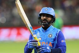 IND Vs SA: ಇದು ಬೆಂಗಳೂರು ಪಿಚ್ ಅಲ್ಲ : ದಿನೇಶ್ ಕಾರ್ತಿಕ್ ಆಟಕ್ಕೆ ಮಾಜಿ ಬ್ಯಾಟರ್ ಟೀಕೆ