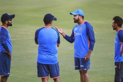 ಭಾರತದ ಬೌಲಿಂಗ್ ದುರ್ಬಲವಾಗಲು ಇದೇ ಕಾರಣ ಎಂದ ಆಕಾಶ್ ಚೋಪ್ರಾ