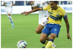 ISL 2022: ಮೊದಲ ಪಂದ್ಯದಲ್ಲಿ ಈಸ್ಟ್‌ ಬೆಂಗಾಲ್ ವಿರುದ್ಧ 3-1 ಗೋಲುಗಳಿಂದ ಗೆದ್ದ ಕೇರಳ ಬ್ಲಾಸ್ಟರ್ಸ್‌
