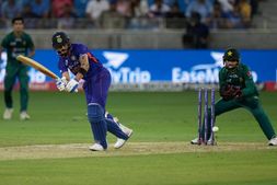 IND vs PAK ಹೈ-ವೋಲ್ಟೇಜ್ ಪಂದ್ಯಕ್ಕೆ ಮಳೆ ಕಾಟವೇ?; ಮೆಲ್ಬೋರ್ನ್‌ ಹವಾಮಾನ ಮುನ್ಸೂಚನೆ ಇಲ್ಲಿದೆ