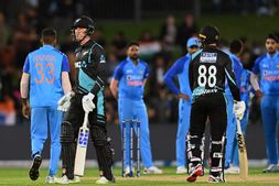 IND vs NZ: ಗ್ಲೆನ್ ಫಿಲಿಪ್ಸ್, ಡೆವೊನ್ ಕಾನ್ವೇ ಅರ್ಧಶತಕ, ಸಿರಾಜ್ ಮ್ಯಾಜಿಕ್ ಬೌಲಿಂಗ್ ಭಾರತದ ಗೆಲುವಿಗೆ ರನ್‌ಗಳ ಗುರಿ