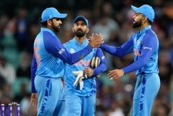 IND vs ENG: ಟಿ20 ವಿಶ್ವಕಪ್ ಸೆಮಿಸ್‌ನಲ್ಲಿ ರೋಹಿತ್, ಕೊಹ್ಲಿಗಿದೆ ದೊಡ್ಡ ದಾಖಲೆ ನಿರ್ಮಿಸುವ ಅವಕಾಶ