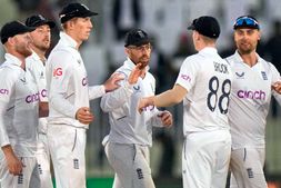 PAK vs ENG 1st Test : ರೋಚಕ ಹಂತ ತಲುಪಿದ ಪಾಕಿಸ್ತಾನ-ಇಂಗ್ಲೆಂಡ್ ಟೆಸ್ಟ್ ಪಂದ್ಯ