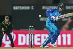 IND-W vs AUS-W: ಸ್ಮೃತಿ ಮಂಧಾನ ಸ್ಫೋಟಕ ಬ್ಯಾಟಿಂಗ್; ಸೂಪರ್ ಓವರ್‌ನಲ್ಲಿ ಗೆದ್ದು ಬೀಗಿದ ಭಾರತ