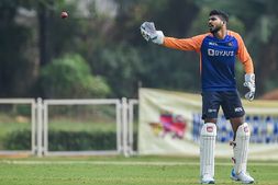 Ind Vs Aus Test: ಟೆಸ್ಟ್ ಸರಣಿಯಲ್ಲಿ ರಿಷಬ್ ಪಂತ್ ಸ್ಥಾನ ತುಂಬಲು ಸಜ್ಜಾಗುತ್ತಿದ್ದಾರೆ ವಿಕೆಟ್ ಕೀಪರ್