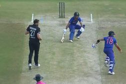 IND vs NZ 3rd ODI: ವಿರಾಟ್ ಕೊಹ್ಲಿಗಾಗಿ ತನ್ನ ವಿಕೆಟ್ ತ್ಯಾಗ ಮಾಡಿದ ಇಶಾನ್ ಕಿಶನ್; ವಿಡಿಯೋ