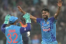 IND vs SL: 'ದುಬಾರಿಯಾಗುತ್ತಾನೆ ಎಂದುಕೊಂಡಿದ್ದೆ'; ಸೂಪರ್‌ಫಾಸ್ಟ್ ಬೌಲರ್ ಬಗ್ಗೆ ವಾಸಿಂ ಜಾಫರ್ ಹೇಳಿದ್ದೇನು?