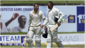 Ind Vs Aus Test: ಅಭಿಮಾನಿಗಳ ಸೆಲ್ಫಿಗೆ ಡೇವಿಡ್ ವಾರ್ನರ್ ಫೋಸ್: ವಾರ್ನರ್ ಜನಪ್ರಿಯತೆ ಕಂಡು ಖವಾಜ ಸುಸ್ತು!
