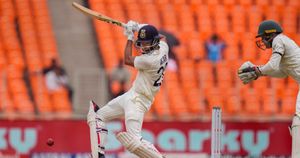 Axar Patel: ಟೆಸ್ಟ್ ಕ್ರಿಕೆಟ್‌ನಲ್ಲಿ ಈ ಸಾಧನೆ ಮಾಡಿದ ವಿಶ್ವದ 5ನೇ ಕ್ರಿಕೆಟಿಗ ಅಕ್ಷರ್ ಪಟೇಲ್