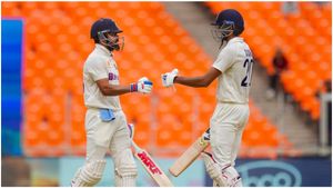 Ind Vs Aus 4th Test: ಕೊಹ್ಲಿ ಭರ್ಜರಿ ಶತಕ, ಅಕ್ಷರ್ ಪಟೇಲ್ ಅಬ್ಬರ : ಇನ್ನಿಂಗ್ಸ್ ಮುನ್ನಡೆ ಸಾಧಿಸಿದ ಭಾರತ