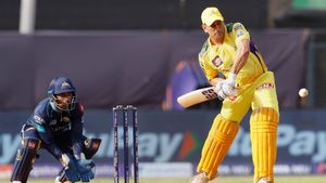 Most Runs In IPL History: ವಿರಾಟ್ ಕೊಹ್ಲಿ, ರೋಹಿತ್ ಶರ್ಮಾ ಗಣ್ಯರ ಪಟ್ಟಿಗೆ ಸೇರಲು ಸಜ್ಜಾದ ಎಂಎಸ್ ಧೋನಿ