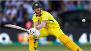 IND Vs AUS ODI: ಮುಂಬೈನ ಗಲ್ಲಿಯಲ್ಲಿ ಕ್ರಿಕೆಟ್ ಆಡಿದ ಡೇವಿಡ್ ವಾರ್ನರ್: ವಿಡಿಯೋ ವೈರಲ್